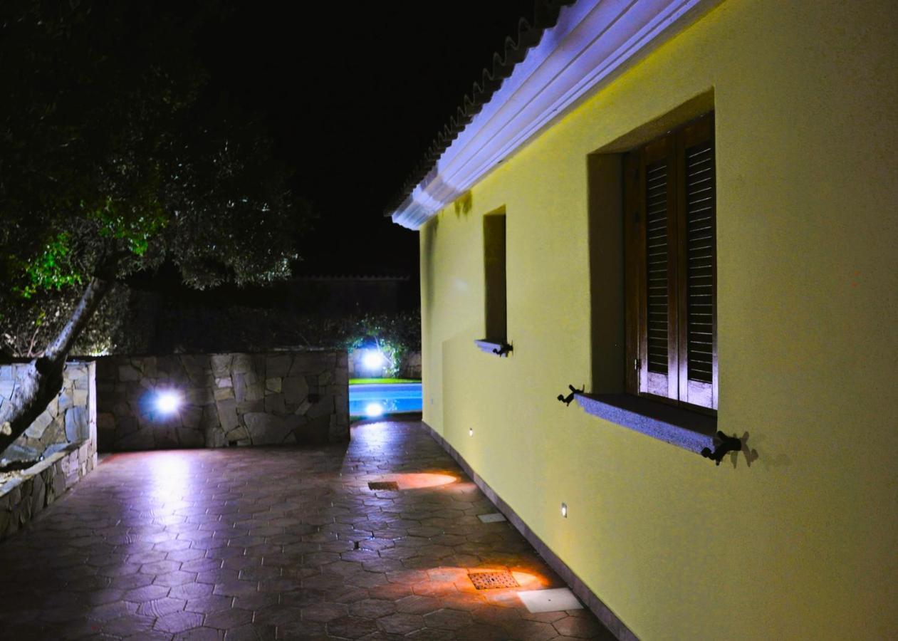 Villa Nadia Con Piscina Privata Budoni タナウネッラ エクステリア 写真