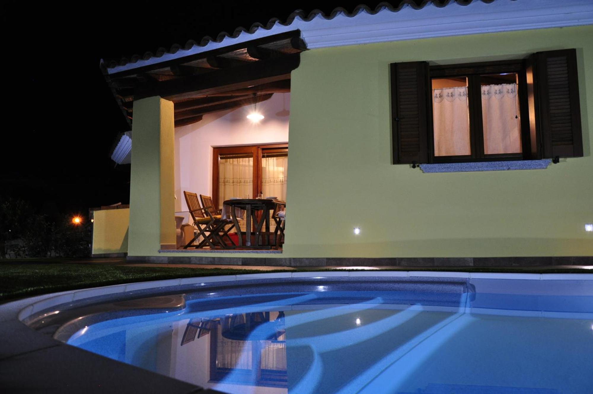 Villa Nadia Con Piscina Privata Budoni タナウネッラ エクステリア 写真