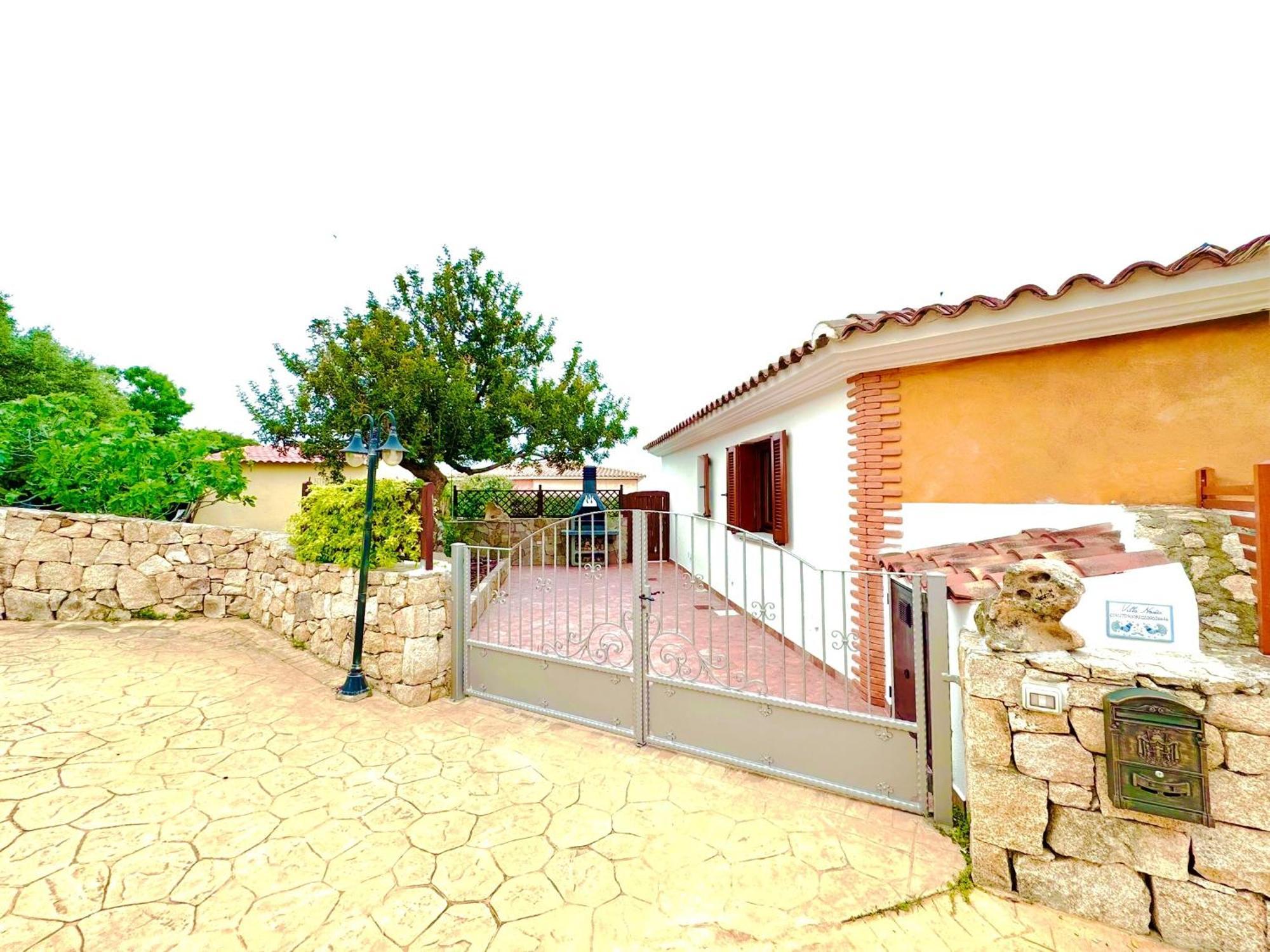 Villa Nadia Con Piscina Privata Budoni タナウネッラ エクステリア 写真